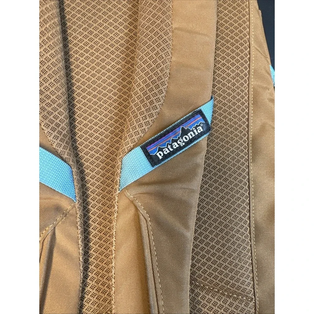 Patagonia Refugio 28L Backpack Blue Outdoor Trail Hiking Travel Daypack Laptop